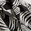 Camisa de manga corta con estampado abstracto de hojas