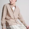 Camisa de mezcla de lino con cuello «grandad»