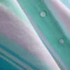 Camisa de pijama corta a rayas en tonos pastel, ideal para estar por casa