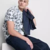 Camisa estampada de manga corta