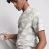 Camisa estampada de manga corta