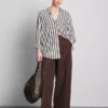 Camisa holgada con botones y dobladillo curvo