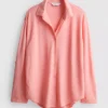 Camisa holgada con botones y dobladillo curvo