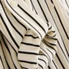 Camisa holgada con botones y dobladillo curvo