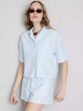 Camisa Oxford corta de corte cuadrado y manga corta