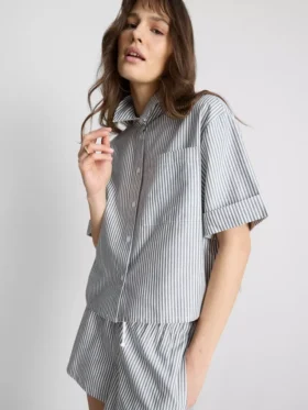 Camisa Oxford corta de corte cuadrado y manga corta