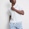 Camisas con cuello italiano y bordado de un pez
