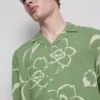 Camisas con cuello rever y estampado floral
