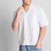Camisas con cuello reverso y rayas del Orgullo