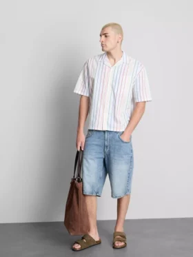 Camisas con cuello reverso y rayas del Orgullo
