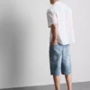 Camisas con cuello reverso y rayas del Orgullo