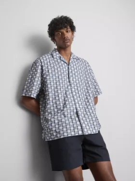 Camisas con cuello texturizado