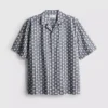 Camisas con cuello texturizado
