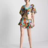 Camisas cortas con estampado tropical y cuello de lazo