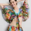 Camisas cortas con estampado tropical y cuello de lazo