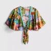 Camisas cortas con estampado tropical y cuello de lazo