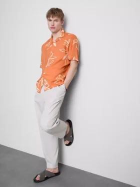 Camisas de estilo resort con estampado floral abstracto