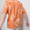 Camisas de estilo resort con estampado floral abstracto