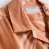 Camisas de estilo resort con estampado floral abstracto