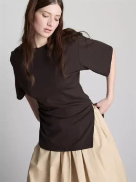 Camiseta asimétrica fruncida de The Edit