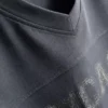 Camiseta con cuello en V y estampado de Chicago