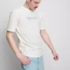 Camiseta con diseño gráfico