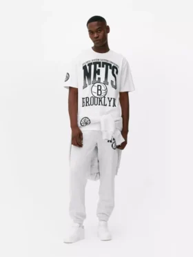 Camiseta con diseño gráfico de los Brooklyn Nets de la NBA