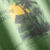 Camiseta con diseño gráfico de Shoreline Society