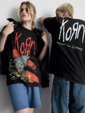 Camiseta con estampado gráfico de Korn