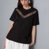 Camiseta con inserción de encaje