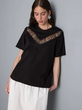 Camiseta con inserción de encaje
