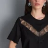 Camiseta con inserción de encaje