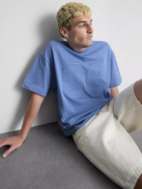 Camiseta con número bordado