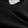 Camiseta de corte regular con mangas cortas y cuello redondo