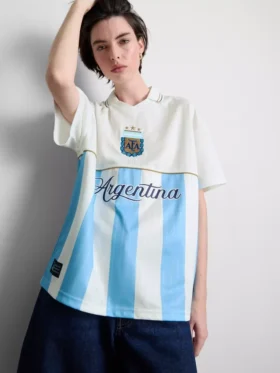 Camiseta de fútbol argentina con cuello
