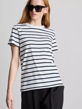 Camiseta de manga corta a rayas con cuello redondo