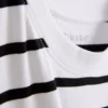 Camiseta de manga corta a rayas con cuello redondo