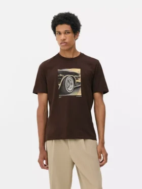 Camiseta de manga corta con estampado de rueda de coche