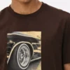 Camiseta de manga corta con estampado de rueda de coche