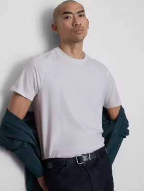 Camiseta de manga corta elástica de corte entallado en pantalones cortos