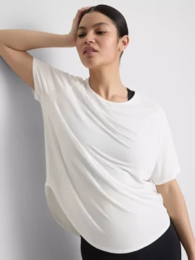 Camiseta deportiva con bajo curvo
