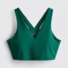 Camiseta deportiva corta con cuello en V