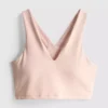 Camiseta deportiva corta con cuello en V