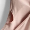 Camiseta deportiva corta con cuello en V