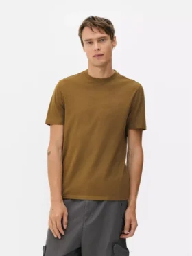 Camiseta elástica de corte entallado