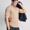 Camiseta elástica de corte entallado