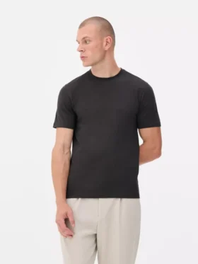 Camiseta elástica de corte entallado