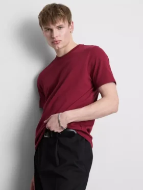 Camiseta elástica de corte entallado