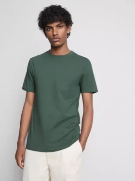 Camiseta elástica de corte entallado