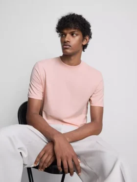 Camiseta elástica de corte entallado